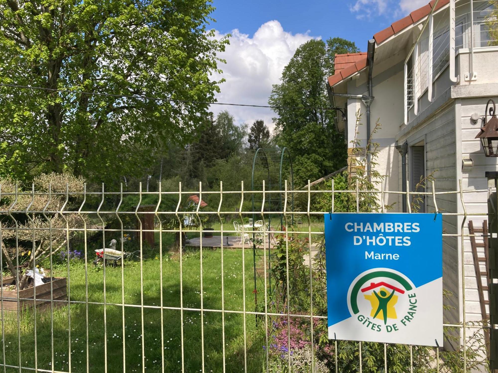 "Aux Chants Des Oiseaux" Domaine De La Renardiere Les Grandes-Loges المظهر الخارجي الصورة